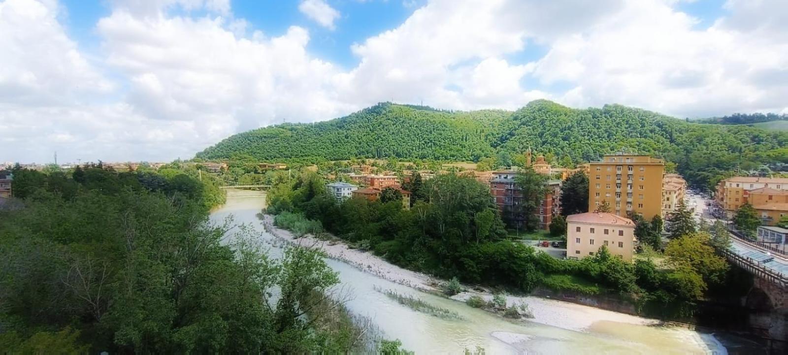 La Terrazza Sul Reno - In Pieno Centro-Due Passi Da Villa Chiara - Comodo Unipol Arena カザレッキオ・ディ・レーノ エクステリア 写真